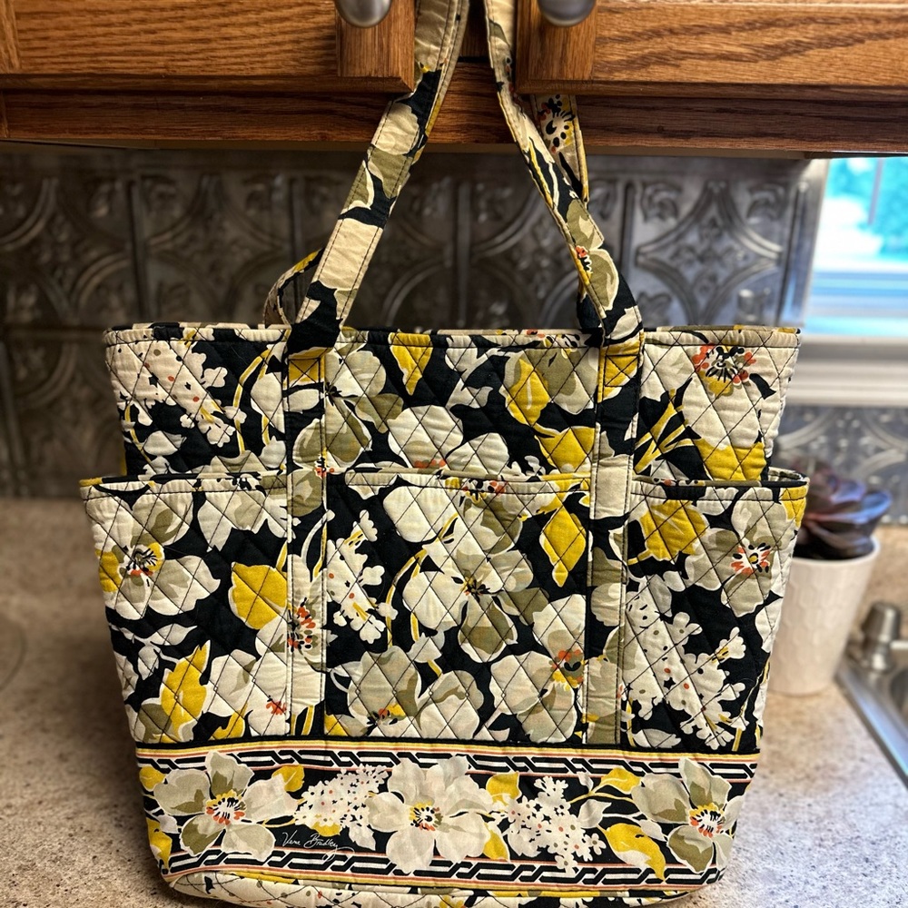 Vera Bradley Large purse in Dogwood Print